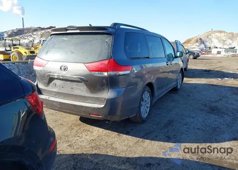 2011 Toyota Sienna Limited V6 z USA, uszkodzony, nr VIN 5TDYK3DC0BS105026